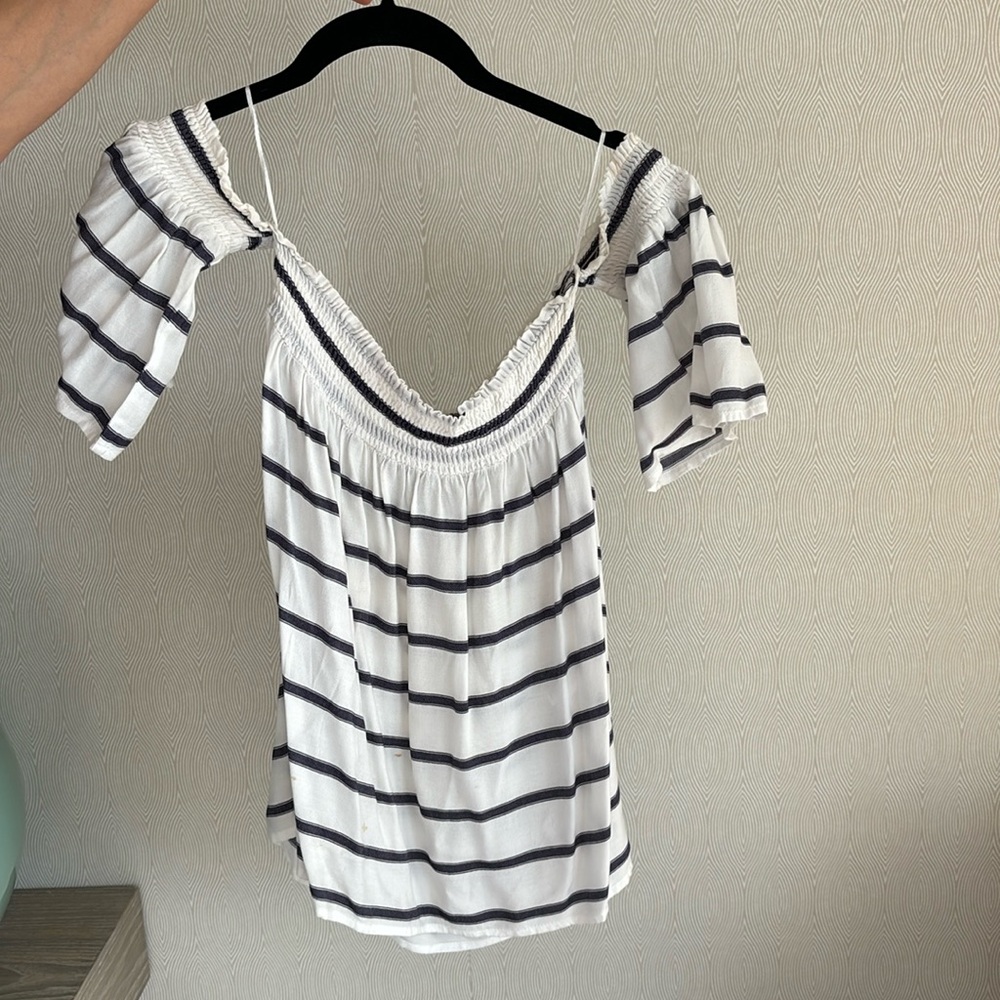 Rails off the shoulder top